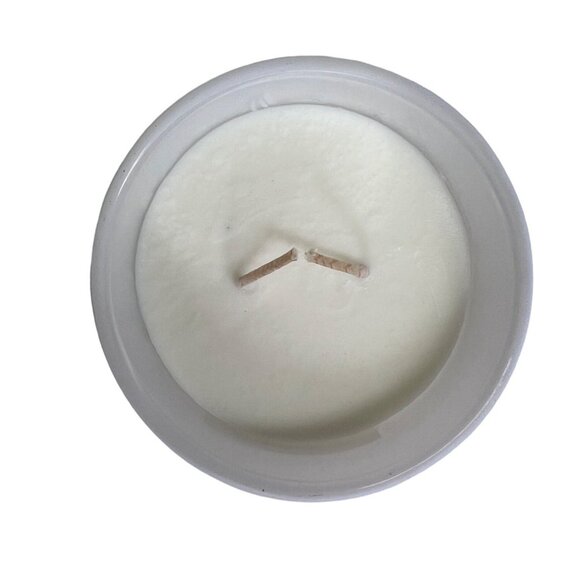 Sterling Home Fresh Snow Scented Natural Soy Wax Candle with Bamboo Lid 15 Oz - Picture 2 of 3